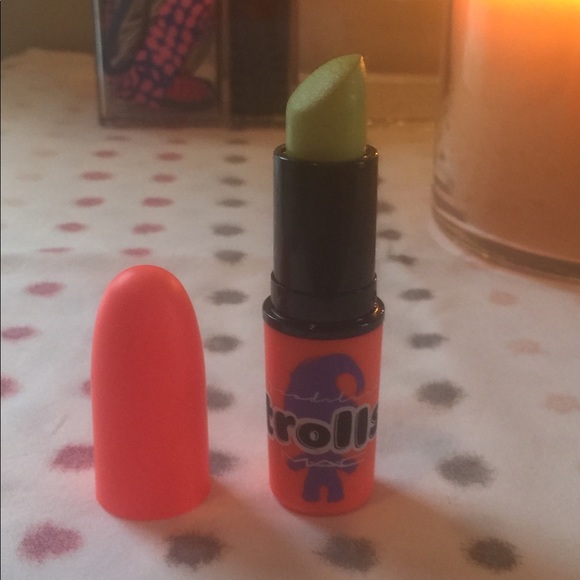 🌟MAC 🌟Trolls Lipstick - Picture 2 of 3